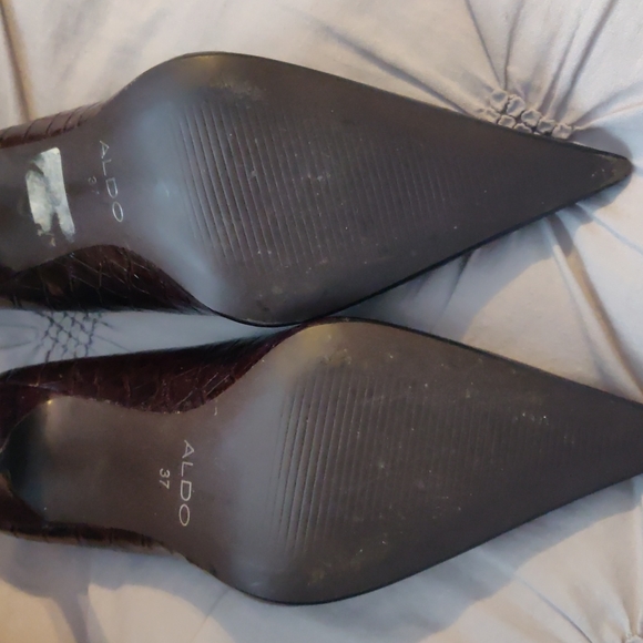 Pointed toe heels - Picture 3 of 4